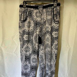 Knox Rose patterned jogger pants size medium